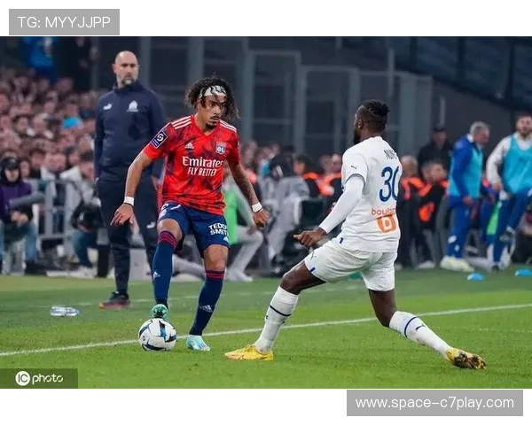 马赛客场对阵尼斯半场战报：奥巴梅扬、格林伍德破门，马赛2-0领先